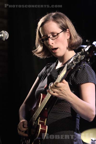 LAURA VEIRS - 2007-04-24 - PARIS - La Maroquinerie - 